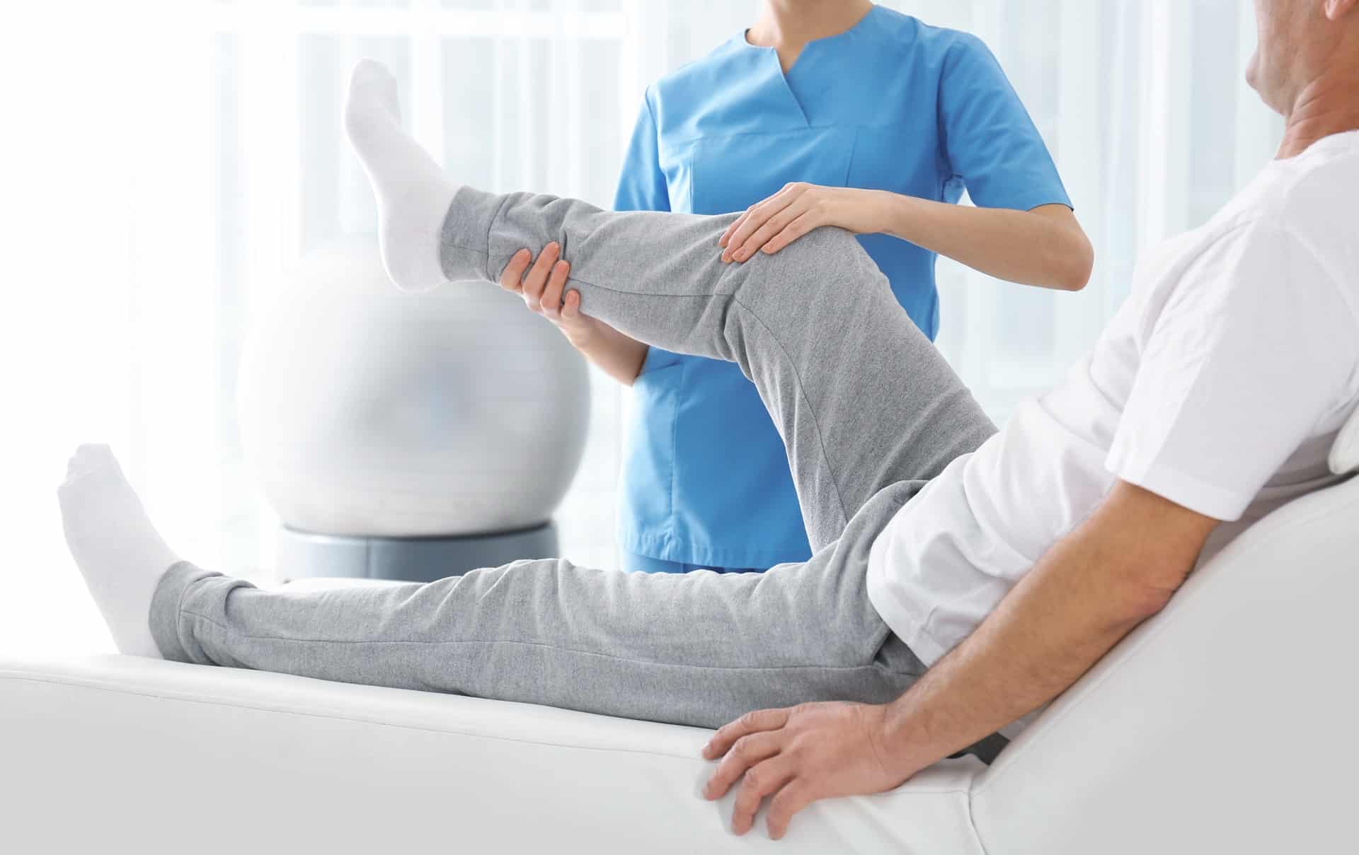 Beinbehandlung durch Therapeutin | Sportorthopäde Köln